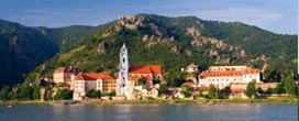 Stift Dürnstein, 20 min, 13,9 km vom Heurigen Gasthof Pammer I Weingut Wachau entfernt