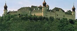 Stift Göttweig, 20min, 13,9 km vom Heurigen Gasthof Pammer I Weingut Wachau entfernt